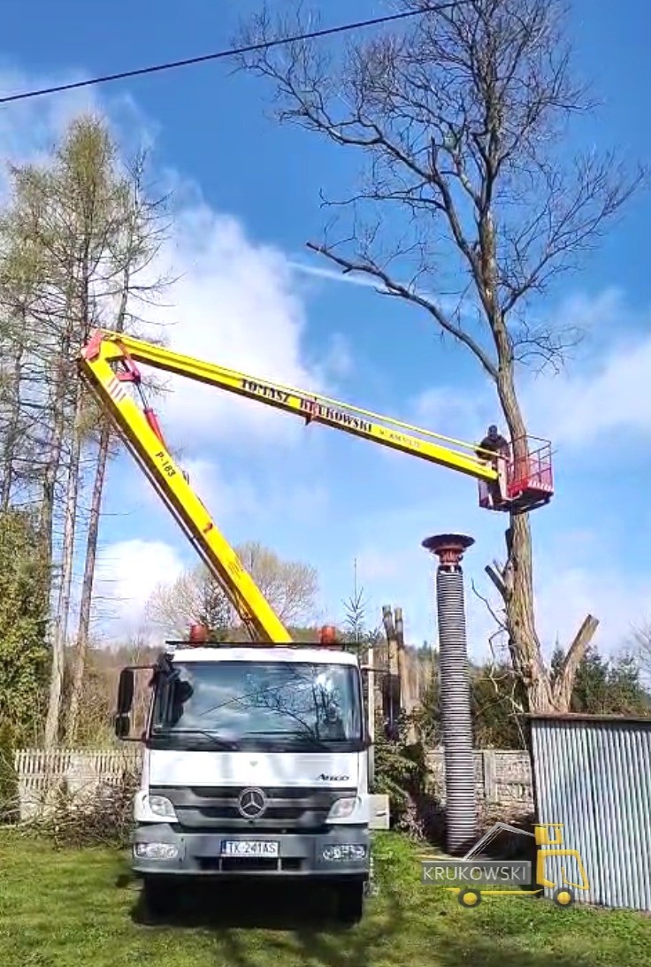 Realizacja montażu napisu na budynku w Kielcach